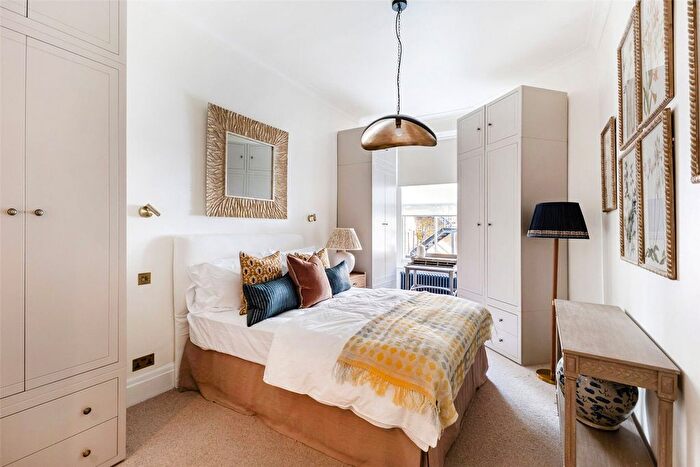 3 Bedroom Flat To Rent In Lincoln House, Basil Street, SW3