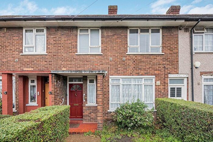 3 Bedroom Terraced House For Sale In Bray Drive, Canning Town, E16