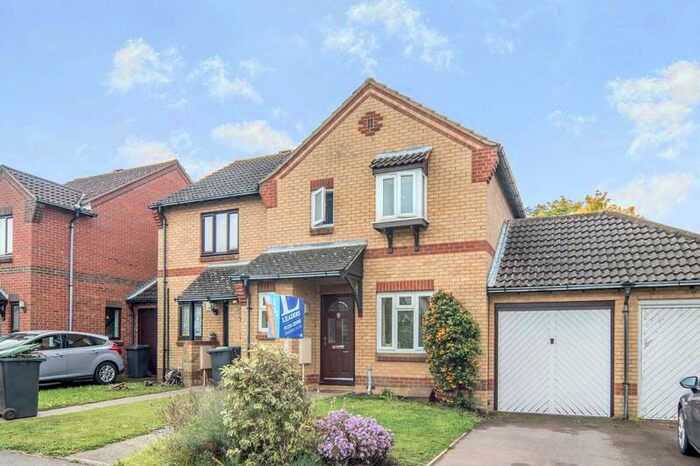 3 Bedroom Semi-Detached House To Rent In Atherstone Abbey, Bedford, MK41