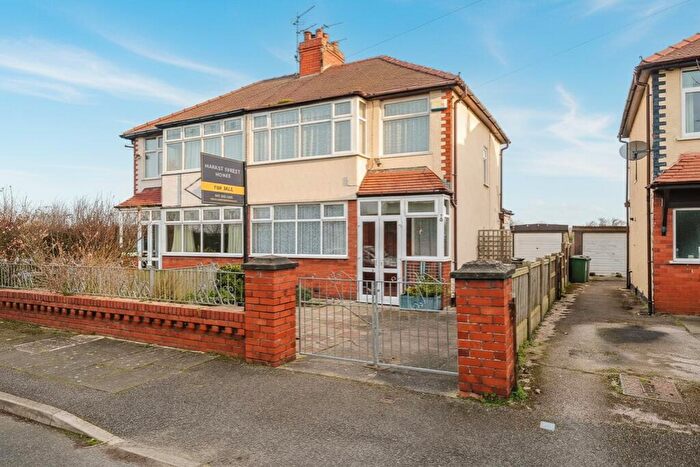 3 Bedroom Semi-Detached House For Sale In The Ridgeway, CH47