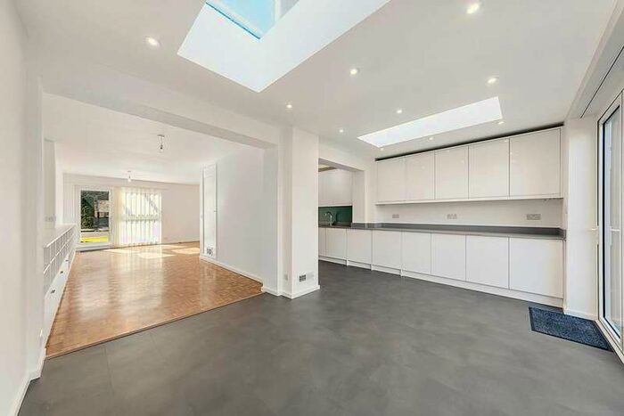 3 Bedroom Terraced House To Rent In Cherrywood Drive, Putney, SW15