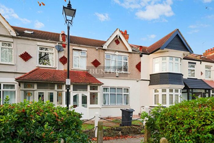 3 Bedroom House To Rent In Morrab Gardens, Ilford, IG3