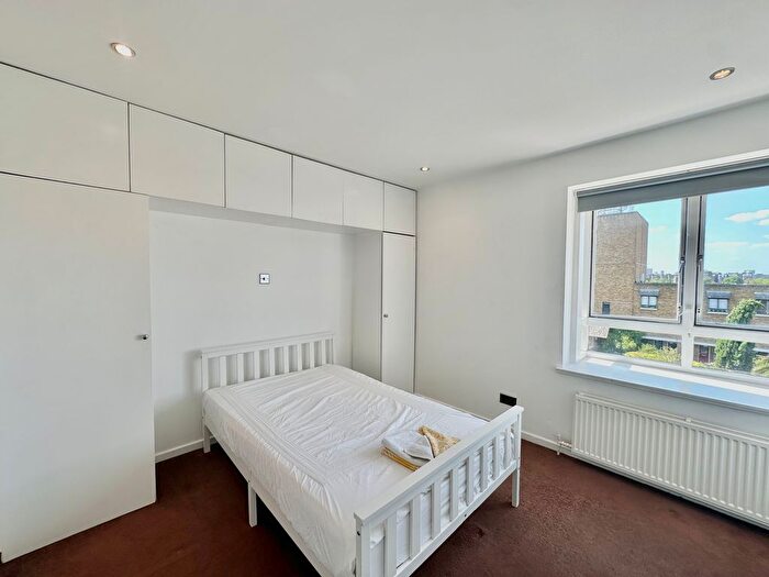 2 Bedroom Flat To Rent In Chesterton Square, London, W8