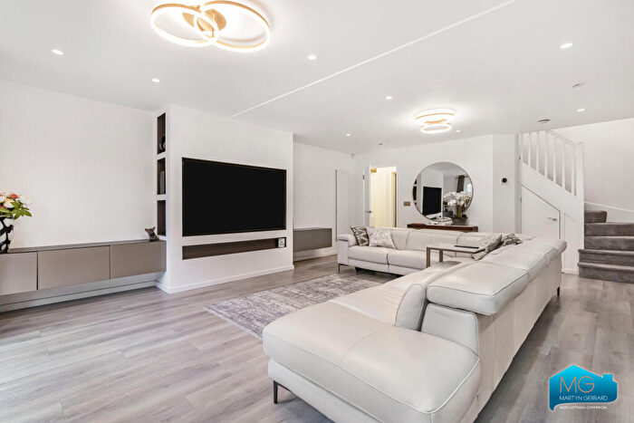 3 Bedroom House To Rent In Tithe Close, London, NW7