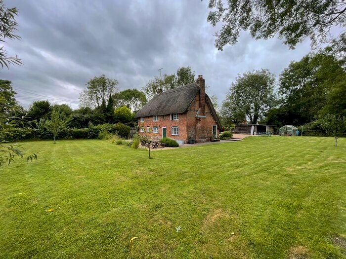 3 Bedroom Cottage To Rent In Sugar Lane, Longparish, Hampshire, SP11