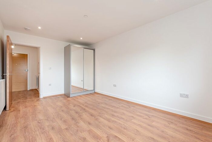 2 Bedroom Flat To Rent In Well Farm Road, Whyteleafe, CR3