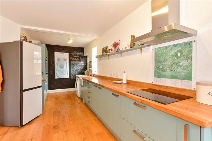 3 Bedroom Detached Bungalow For Sale In Granville Rise, Totland Bay, Isle Of Wight, PO39