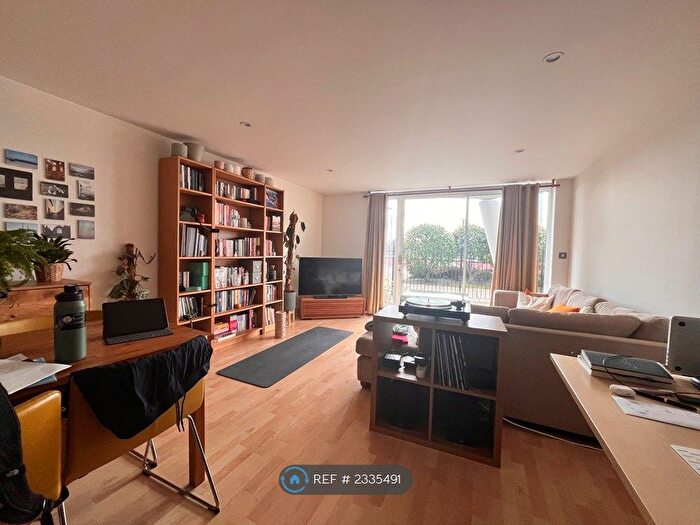 2 Bedroom Flat To Rent In Apollo Building, London, E14