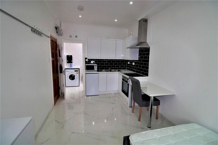 Studio To Rent In Chingford Mount Road, London, E4