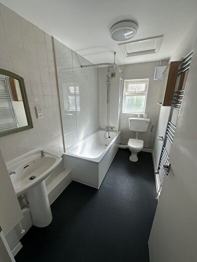 5 Bedroom Semi-Detached House To Rent In Hepburn Road, Bristol, BS2
