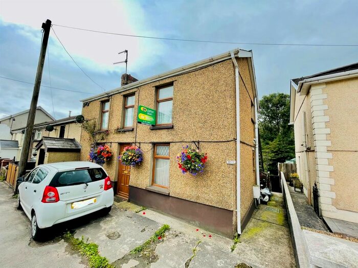 2 Bedroom Flat For Sale In Commercial Road, Pontardawe, Swansea SA8