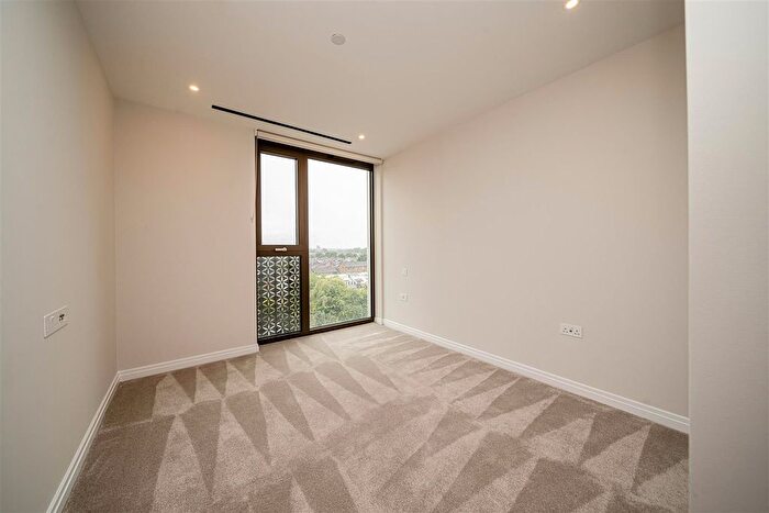 2 Bedroom Flat To Rent In Valentine House, Sands End Lane, London, SW6