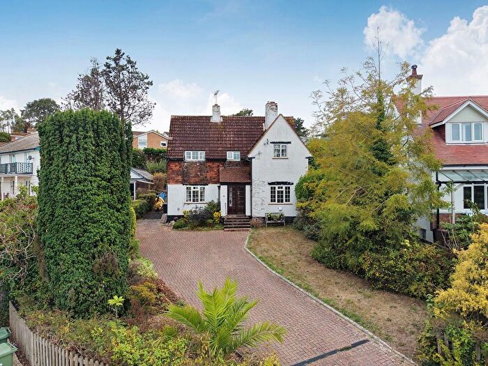 3 Bedroom Detached House For Sale In Woodland Avenue, Teignmouth, TQ14