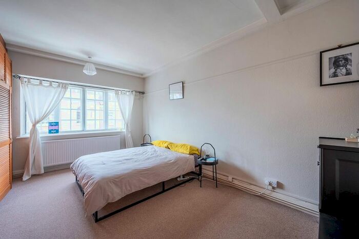 2 Bedroom Bungalow To Rent In Hill Street, Richmond, TW9