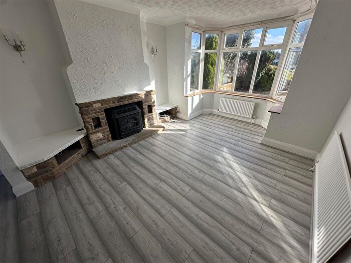 3 Bedroom Semi-Detached House To Rent In Barnfield Avenue, Luton, LU2