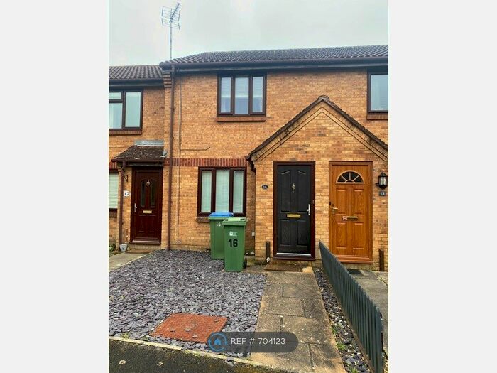 2 Bedroom Terraced House To Rent In Tanyard Close, Horsham, RH13