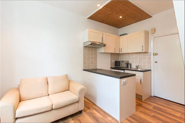 1 Bedroom Flat To Rent In St. James's Drive, Wandsworth Common, SW17
