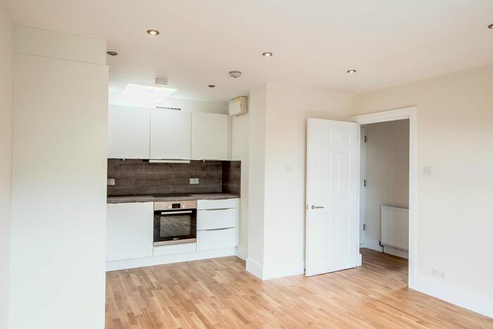 1 Bedroom Flat To Rent In Oakleigh Road North, London, N20