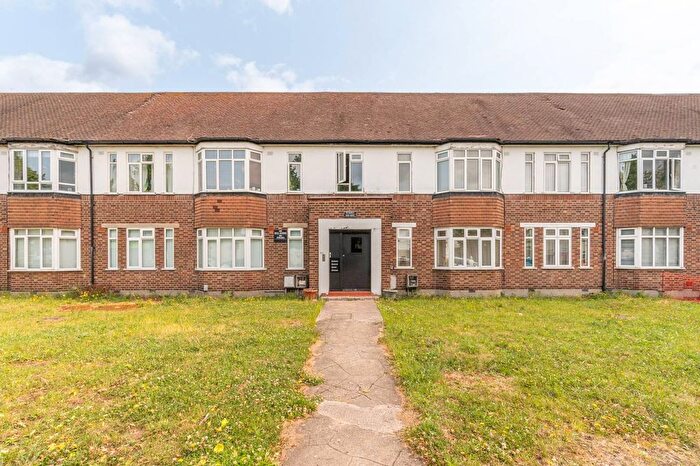 3 Bedroom Flat To Rent In Selhurst New Road, South Norwood, London, SE25