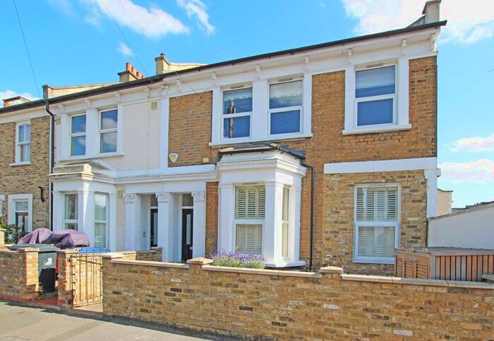 Studio To Rent In Saville Road, London, W4