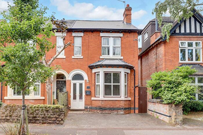 3 Bedroom Semi-Detached House For Sale In Crosby Road, West Bridgford, NG2