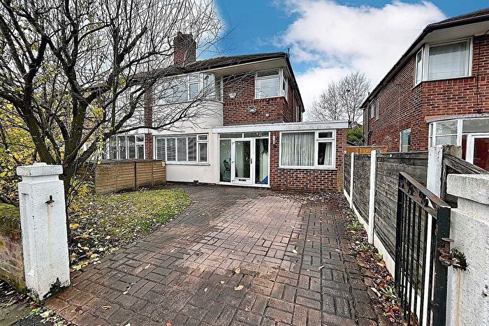 3 Bedroom Semi-Detached House For Sale In Parkville Road, Didsbury, M20