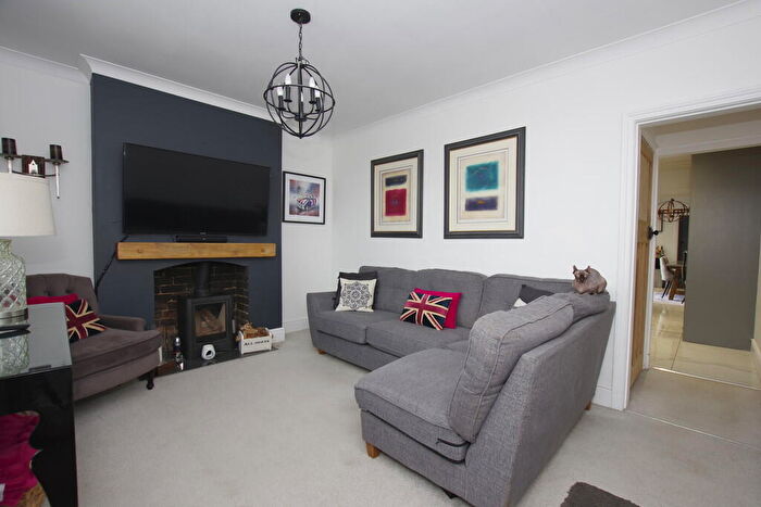 2 Bedroom Semi-Detached House For Sale In South Street, Woodville, DE11