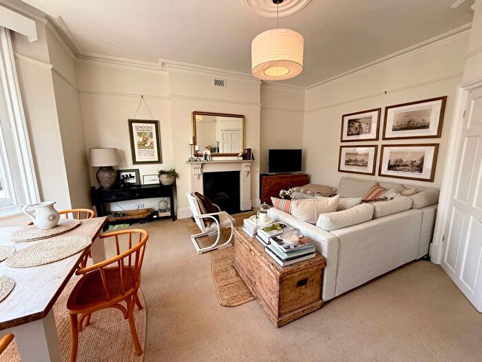 2 Bedroom Flat To Rent In Tanza Road, London, NW3