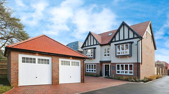 5 Bedroom Detached House For Sale In Folders Lane, Burgess Hill, RH15