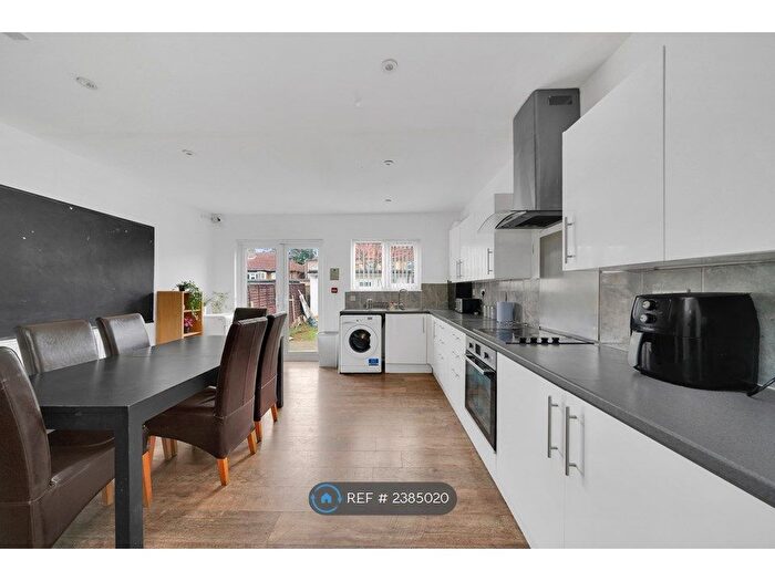 3 Bedroom Terraced House To Rent In Netley Road, Ilford, IG2