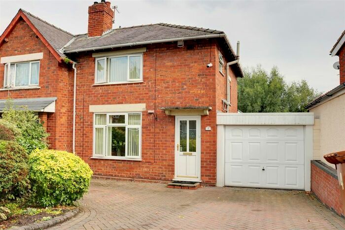 3 Bedroom Semi-Detached House To Rent In Pine Street, Bloxwich, Walsall, WS3
