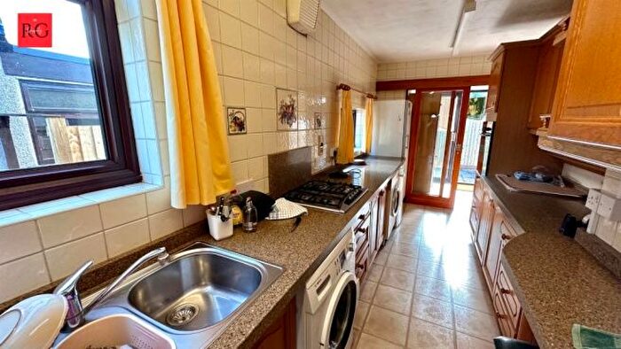 4 Bedroom Semi-Detached House To Rent In Mackie Grove, Bristol, BS34
