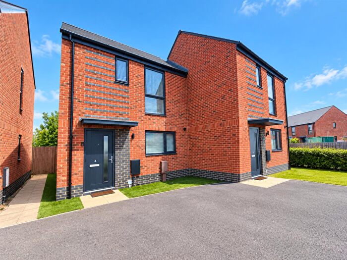 1 Bedroom Terraced House For Sale In Implacable Road, Lee-On-The-Solent, PO13