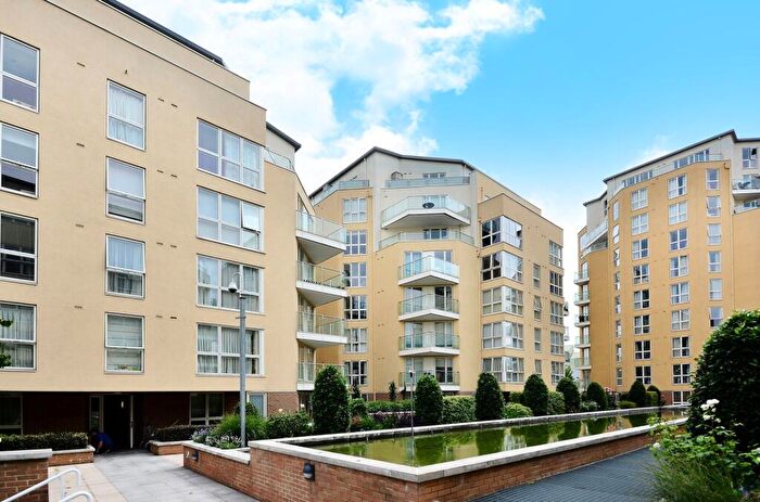 2 Bedroom Flat For Sale In Water Gardens Square, Canada Water, London, SE16