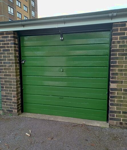 Garage / Parking To Rent In South Terrace, Littlehampton, BN17