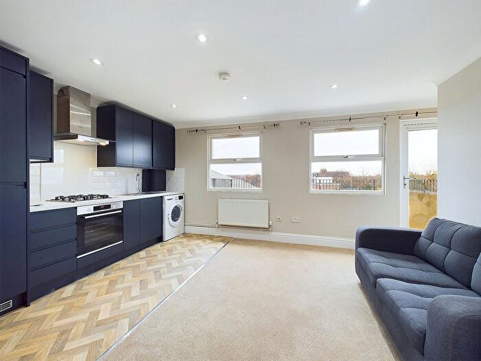 Studio To Rent In Balham High Road, London, SW17