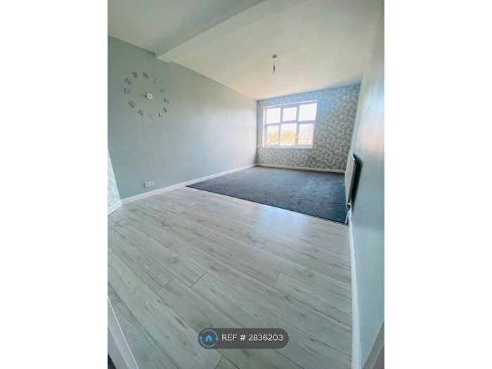 2 Bedroom Flat To Rent In Eastern Avenue East, Romford, RM1