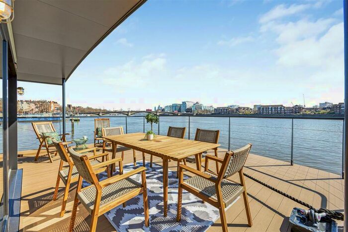 2 Bedroom Flat To Rent In Cheyne Walk, SW10