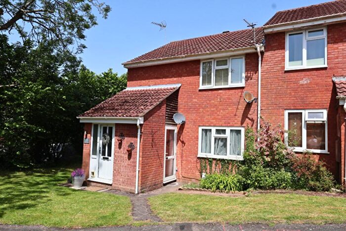 1 Bedroom Flat For Sale In Valley Park Drive, Clanfield, PO8