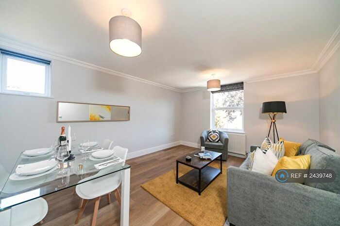 2 Bedroom Flat To Rent In North House, Reading, RG1