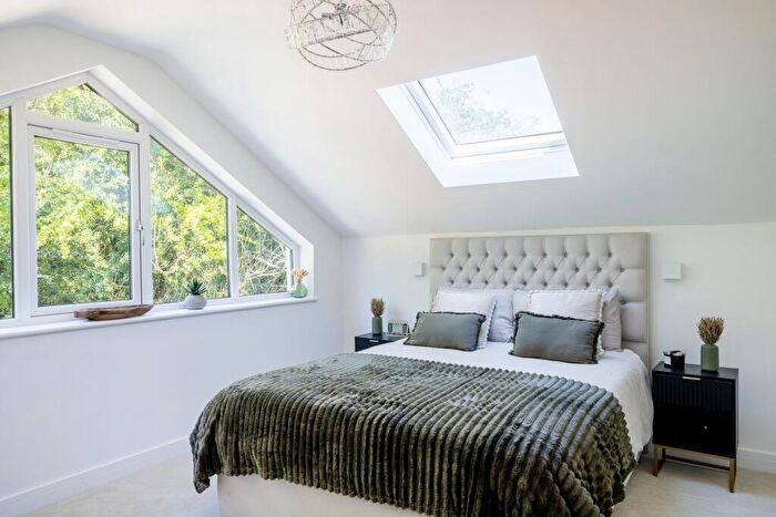 3 Bedroom End Of Terrace House For Sale In Elmford Close, Purley, CR8
