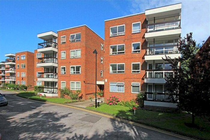 2 Bedroom Flat To Rent In Greenacres, Hendon Lane, Finchley, London, N3