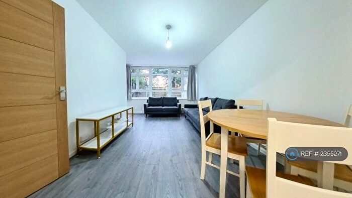 2 Bedroom Flat To Rent In Gatwick House, London, E14