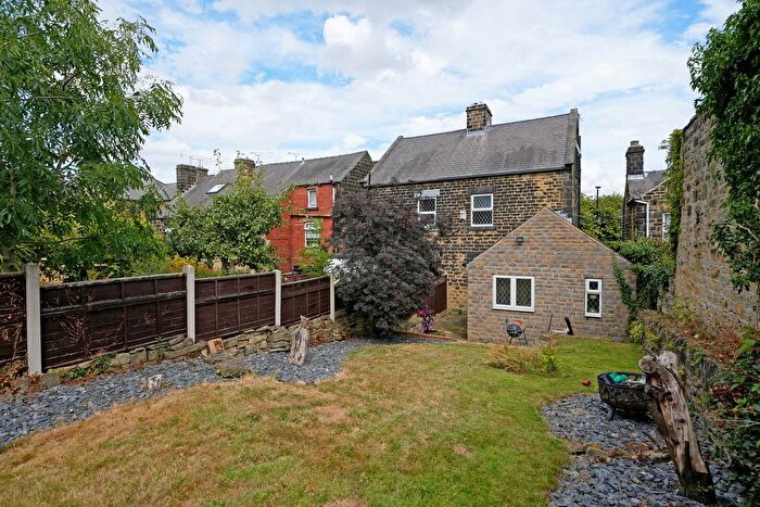 3 Bedroom Semi-Detached House For Sale In Penistone Road, Grenoside, S35