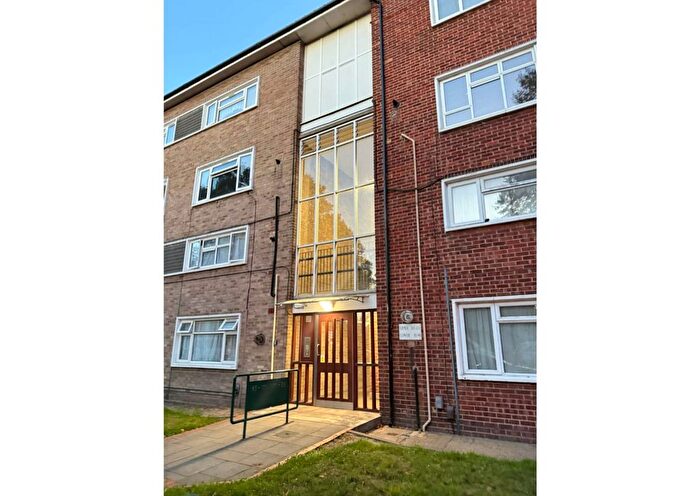 2 Bedroom Flat To Rent In Wordsworth Way, West Drayton, UB7