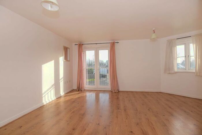 2 Bedroom Flat To Rent In Newbury, Berkshire, RG14