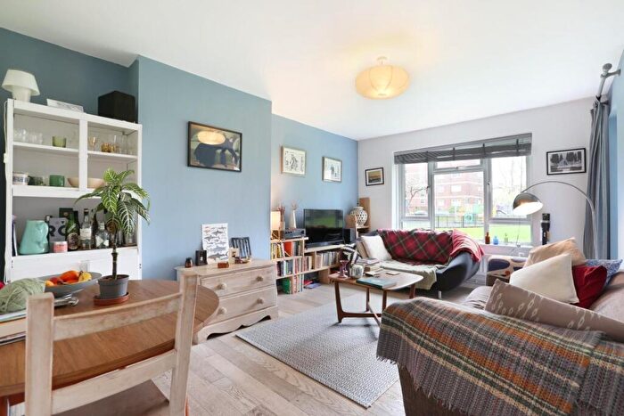 2 Bedroom Flat For Sale In Crawford Road, London, SE5