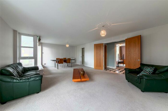 2 Bedroom Apartment To Rent In Barrier Point Road, London, E16