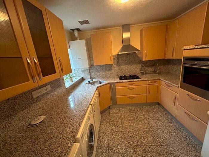 2 Bedroom Flat To Rent In Lodge Close, Edgware, HA8