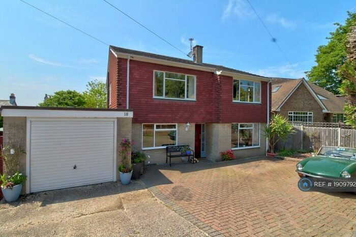 4 Bedroom Detached House To Rent In Heatherley Road, Camberley, GU15